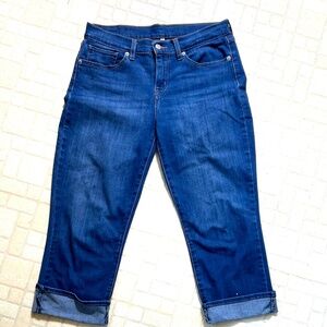 Levi’ Cropped Jeans